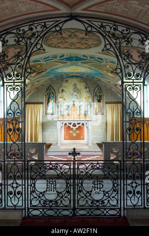 Die italienische Kapelle. Orkney, Schottland. Gebaut aus 2 Nissan Hütten von italienischen Gefangenen WW2 arbeitet an der Churchill-Barriere Stockfoto