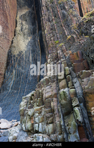 Gesteinsschichten in den Klippen am Bude, North Cornwall Stockfoto