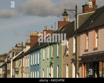 Bunt bemalten Reihenhäuser in Kirkcudbright, Dumfries und Galloway, SW Schottland Stockfoto