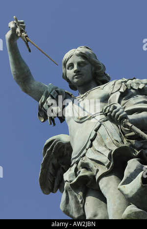 Statue von St. Michele in der Burg Sant'Angelo in Rom Stockfoto