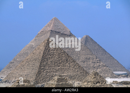 Die Pyramiden von Gizeh Ägypten drei hintereinander aufgereiht Stockfoto