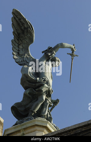 Statue von St. Michele in der Burg Sant'Angelo in Rom Stockfoto