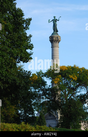 Fernblick über die Sieg-Figur auf der Soldiers and Sailors Monument auf dem Gelände der Iowa State Hauptstadt Des Moines IA Stockfoto