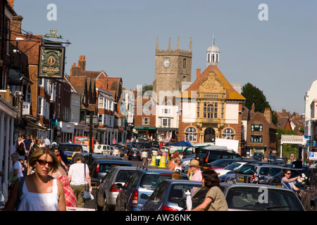 Marlborough High Street und Marktplatz, die angeblich die größte in England Stockfoto