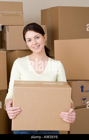 Frau mit Kartons Stockfoto