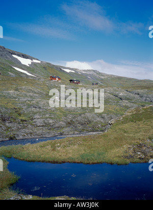 Fjell Hytte (Berghütten) unter Hochgebirgslandschaft; vikafjell, über Voss, Nord-Norwegen, Norwegen. Stockfoto