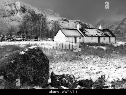 Black Rock Cottage im Winter, Glencoe, Scotland, UK Stockfoto