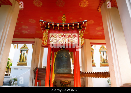 Die Glocke in der Wat Benchamabophit in Bangkok Thailand Stockfoto