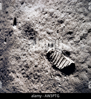 Blick auf Edwin „Buzz“ Aldrin's Bootprint auf dem Mondboden einer der ersten Fußabdrücke auf dem Mond während der Mission Apollo 11 am 20. Juli 1969 Stockfoto