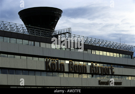 Kontrollturm am Köln/Bonn International Airport, North Rhine-Westphalia, Germany. Stockfoto