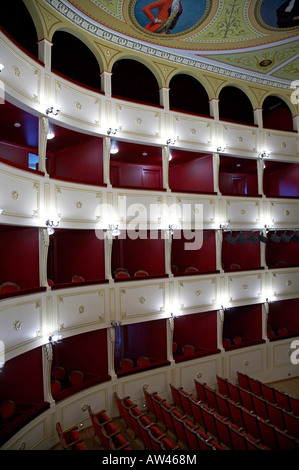 Innenraum des Apollo Theaters in Ermoupoli Stockfoto