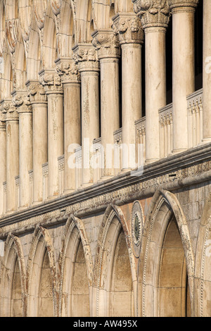 Fassade im Dogenpalast, Markusplatz, Venedig, Italien Stockfoto