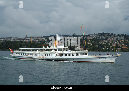 Raddampfer La Suisse Lausanne übergeben. Stockfoto