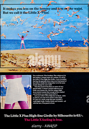 1960er Jahre Nova Magazin Oktober 1968 Werbung für Silhouette kleine X Gürtel für nur zur redaktionellen Verwendung Stockfoto