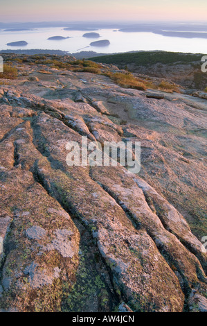 Sunrise-Blick von oben auf Cadillac Mtn der höchste Berg an der Ostküste der USA Acadia Nationalpark Maine USA Stockfoto