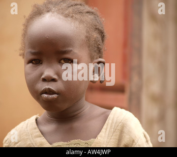 Eine sudanesische Flüchtling Mädchen lebt in Uganda Stockfoto