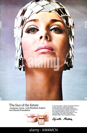 1960er Jahre Nova Magazin Oktober 1968 Werbung für Elizabeth Arden Kosmetik für redaktionelle Verwendung nur Stockfoto