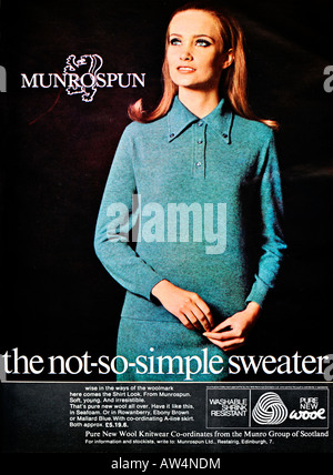 1960er Jahre Nova Magazin Oktober 1968 Werbung für Munrospun Mode für nur zur redaktionellen Nutzung Stockfoto