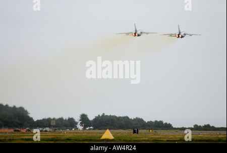 Zwei Tornado GR4 Kampfjets ausziehen Stockfoto