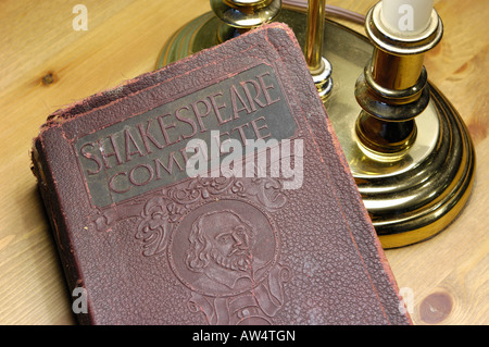 Altes Buch des Gesamtwerks von William Shakespeare Stockfoto