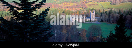 Balmoral Castle Estate Queens Sommer königliche Residenz in Deeside, Aberdeenshire, Schottland, Großbritannien. Herbst. Stockfoto