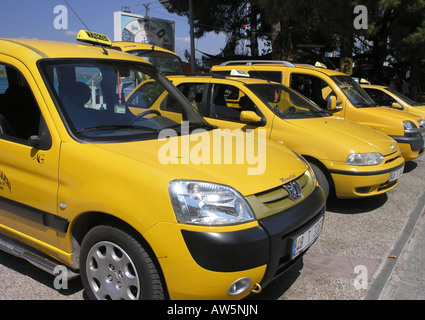 Reihe von Taxis in der Türkei Stockfoto