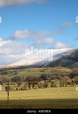 Pendle Hill, schneebedeckten in Ribble Valley Lancashire UK Stockfoto
