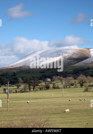 Pendle Hill, schneebedeckten in Ribble Valley Lancashire UK Stockfoto