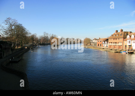 Blick hinunter Themse bei Windsor Bridge, Windsor. Stockfoto