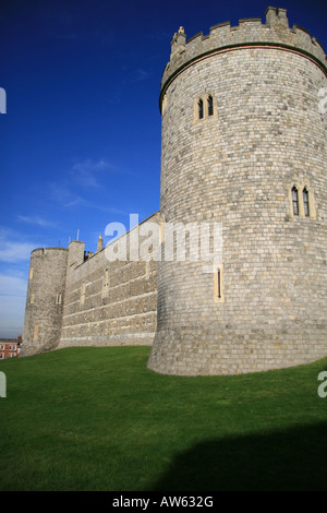 Curfew Tower, Windsor Castle von Thames Street betrachtet. Stockfoto