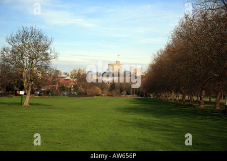 Der Runde Turm von Windsor Castle betrachtet von der Kings Road, Windsor, England. Stockfoto