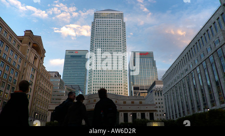 Cabot Platz in Londons Docklands mit Canary Wharf Tower Citigroup Gebäude und HSBC HQ Stockfoto