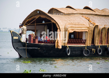 Touristen, Kettu Vallam Hausboot Kuttanad Backwaters, in der Nähe von Kainakary, Alleppey District, Kerala, Indien Stockfoto