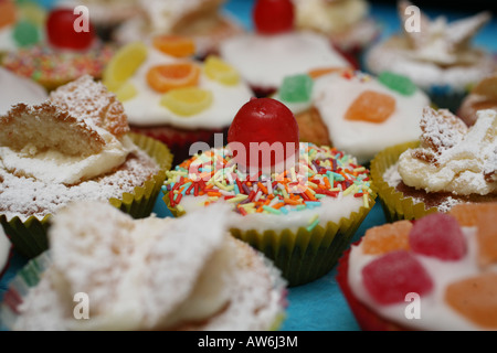 viele leckere Feenkuchen Stockfoto