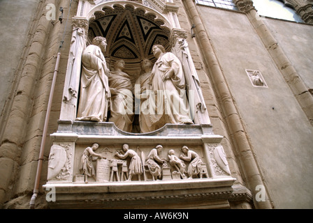 Zahlen auf der Außenseite des Orsanmichele die Guildhall in Florenz Italien Stockfoto