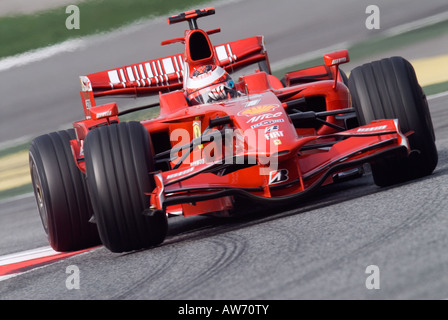 Kimi Raikkoenen FIN in der Ferrari F2008 Rennwagen während der Formel-1-Test-Sitzungen auf dem Circuit de Catalunya Stockfoto