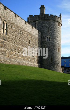 Curfew Tower, Windsor Castle von Thames Street betrachtet. Stockfoto