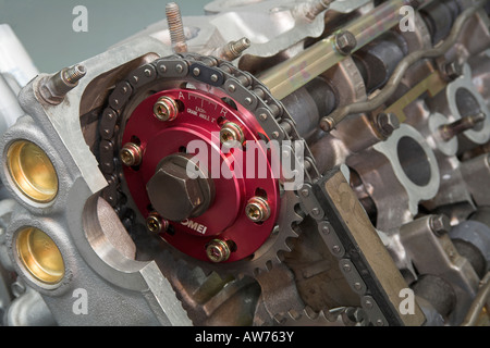 Nahaufnahme des Steuertriebes verstellbare Nockenwelle auf der Einlassseite des einen Nissan SR20DET 2.00litre DOHC vier-Zylinder-Motor Stockfoto