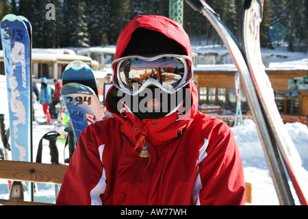 Frau im Ski-Ausrüstung Stockfoto