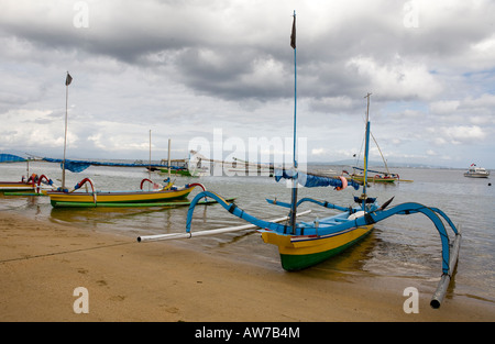 Jukungs lokale Angeln Boote Sanur Bali Indonesien Stockfoto