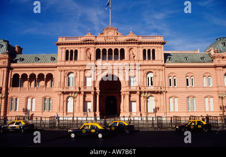 Taxi vor dem Kongress-Gebäude-Buenos Aires-Argentinien Stockfoto