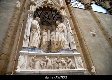 Zahlen auf der Außenseite des Orsanmichele die Guildhall in Florenz Italien Stockfoto