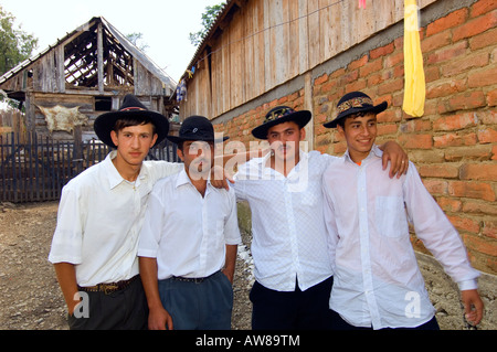 Europa-Rumänien-Siebenbürgen-Gypsy Hochzeit Hochzeitsparty bei Braut s nach Hause Stockfoto