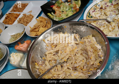 Essen am Buffet Stockfoto