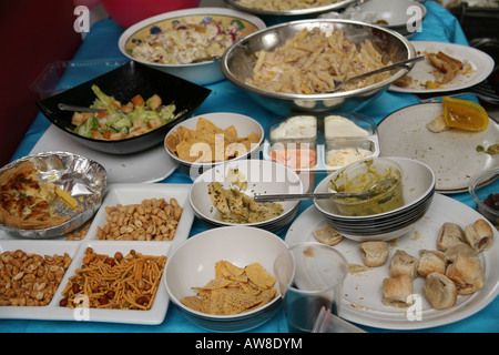 Essen am Buffet Stockfoto