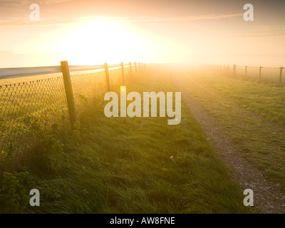 Wanderer Fuß auf Watership Down in der Nähe von Kingsclere Nord Wessex Downs AONB Hampshire UK Stockfoto