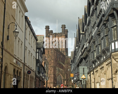 Blick entlang der St Werburgh Street Chester Cathedral Stockfoto