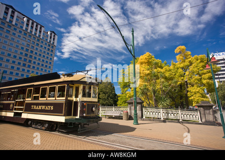 Christchurch Strassenbahn zieht in die Straßenbahn-Haltestelle Stockfoto