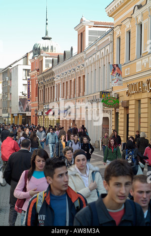 Überfüllten europäischen Stadt Straße Stockfoto