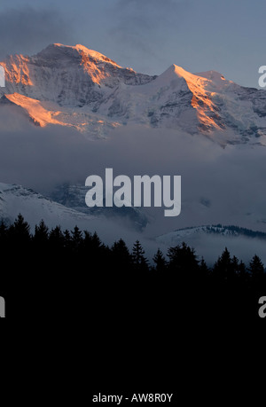 Schweizer Bergkette am Abend leichte Schweizer oberland Stockfoto